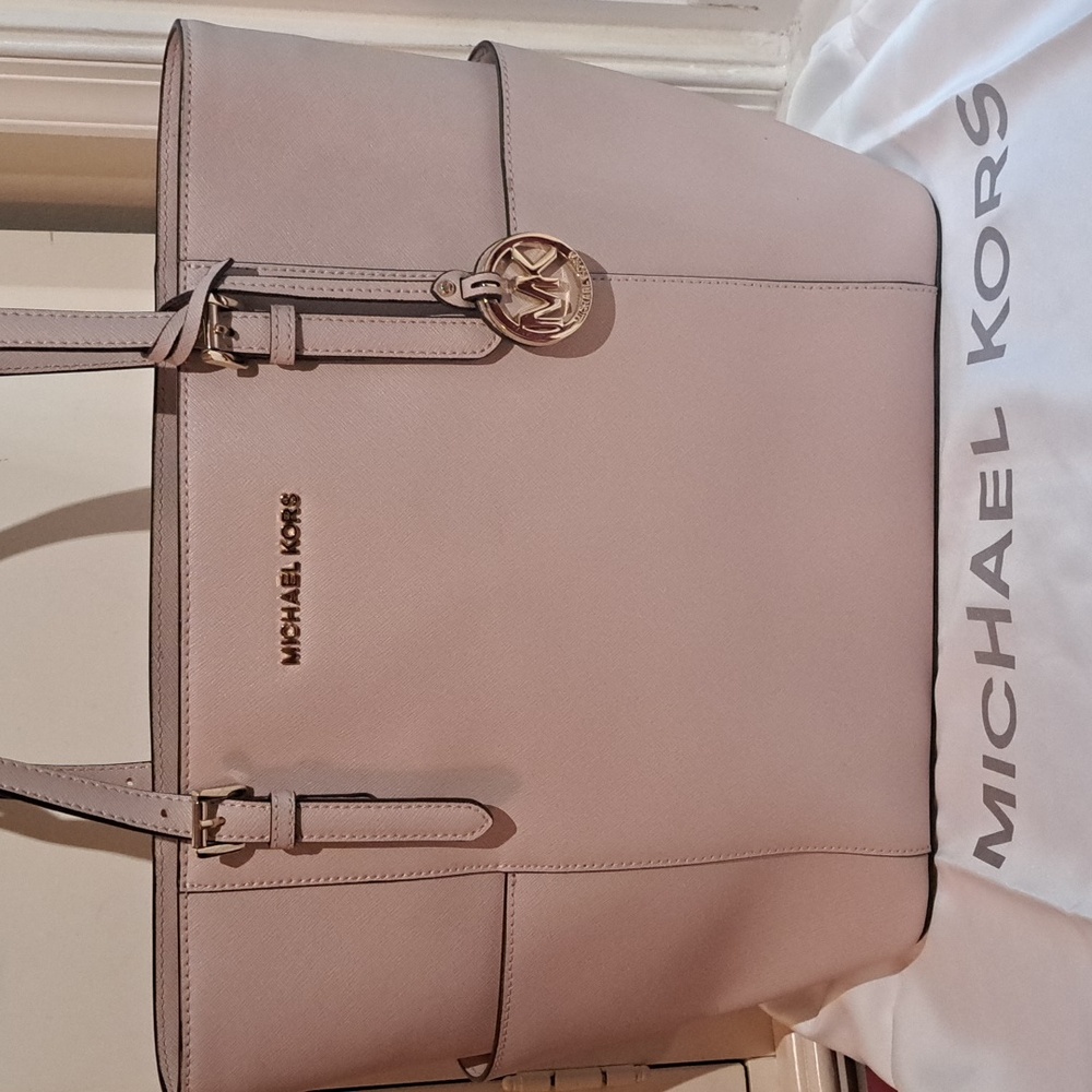 Michael Kors Pink Jet Set Shoulder Bag w Gold Hardware NEW